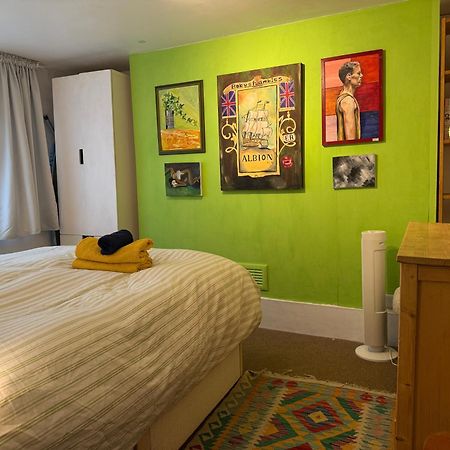Comfy child/dog friendly garden flat heart Camden Lejlighed London Eksteriør billede